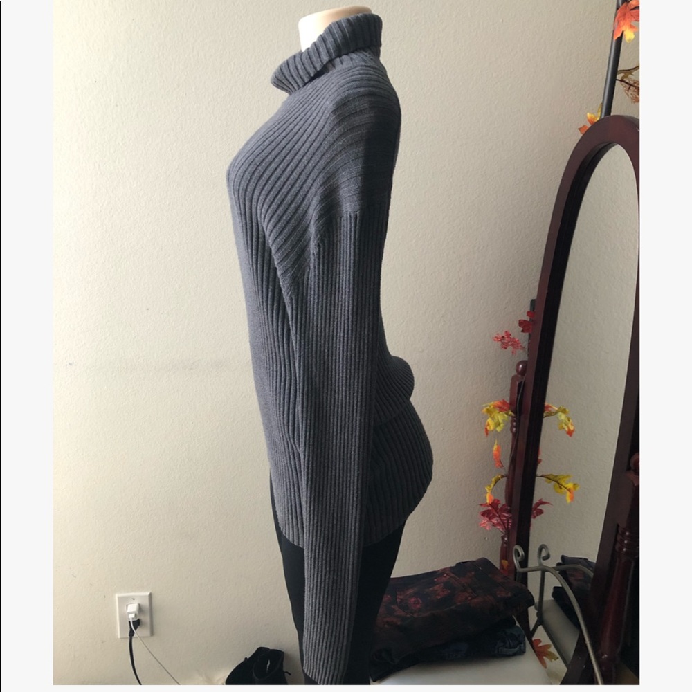 🥳 10 FOR $25🥳 GAP Cable Knit Sweater - Picture 5 of 6